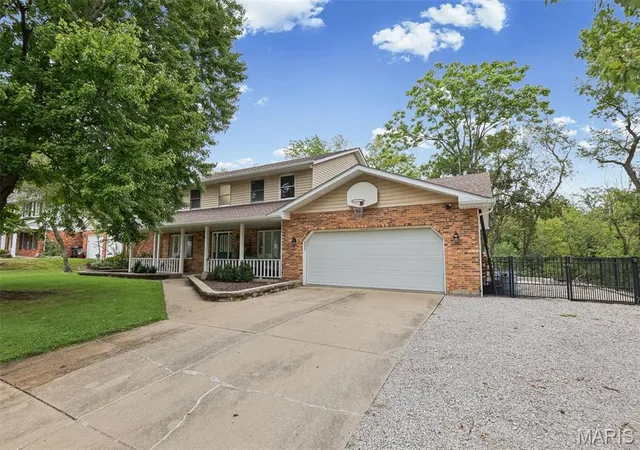 Photo 1 of Single family home for sale at 28 Clark Dr, Fairview Heights, IL 62208 | MLS# MIS26065516 | Listing updated on 2026-10-19