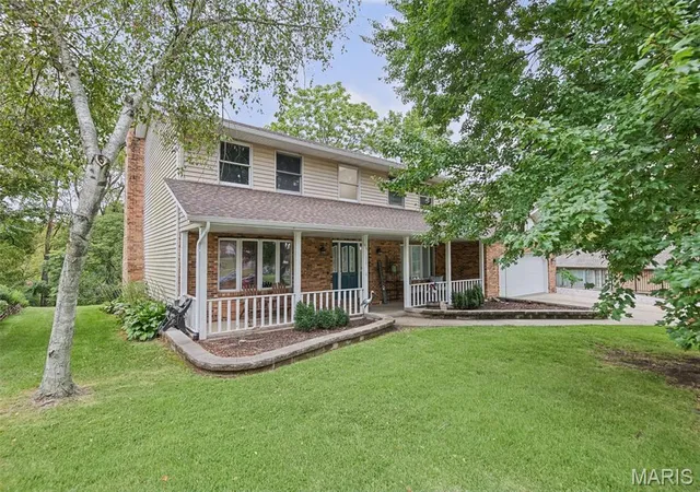 Photo 2 of Single family home for sale at 28 Clark Dr, Fairview Heights, IL 62208 | MLS# MIS26065516 | Listing updated on 2026-10-19