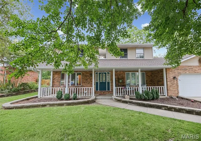Photo 3 of Single family home for sale at 28 Clark Dr, Fairview Heights, IL 62208 | MLS# MIS26065516 | Listing updated on 2026-10-19