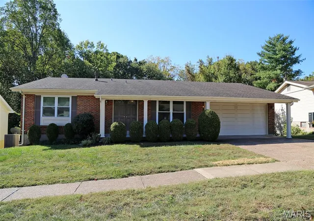 Photo 1 of Single family home for sale at 560 Running Crk Dr, Ballwin, MO 63021 | MLS# MIS26065521 | Listing updated on 2026-10-19