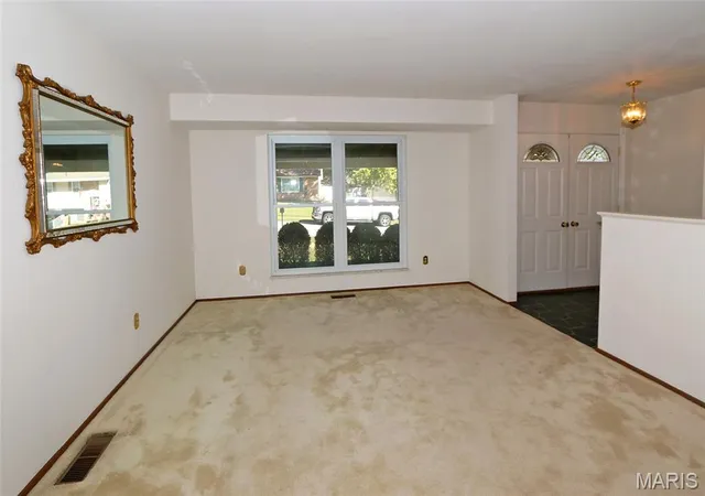 Photo 2 of Single family home for sale at 560 Running Crk Dr, Ballwin, MO 63021 | MLS# MIS26065521 | Listing updated on 2026-10-19