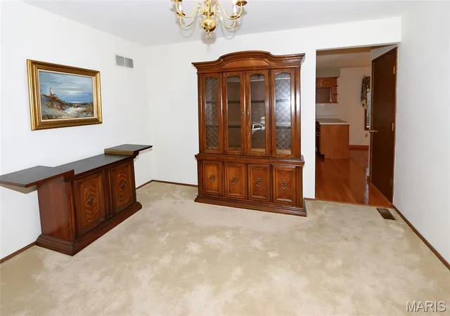 Photo 3 of Single family home for sale at 560 Running Crk Dr, Ballwin, MO 63021 | MLS# MIS26065521 | Listing updated on 2026-10-19