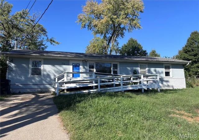 Photo 1 of Sale Pending at 1115 Crump Ln, Columbia, MO 65202 | MLS# MIS26065523 | Listing updated on 2026-10-27