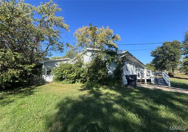 Photo 2 of Sale Pending at 1115 Crump Ln, Columbia, MO 65202 | MLS# MIS26065523 | Listing updated on 2026-10-27
