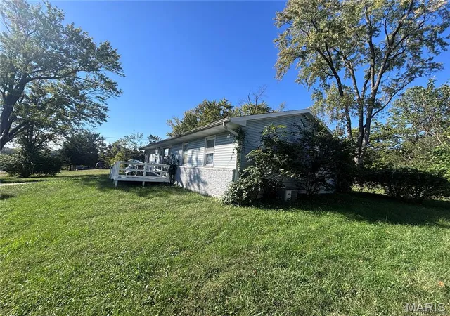 Photo 3 of Sale Pending at 1115 Crump Ln, Columbia, MO 65202 | MLS# MIS26065523 | Listing updated on 2026-10-27