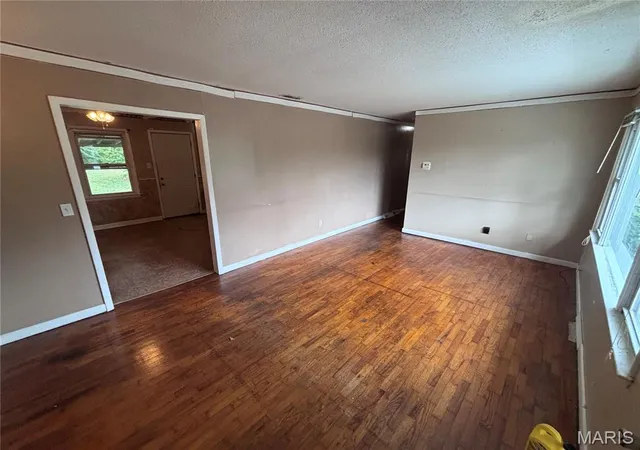 Photo 3 of Sale Pending at 1115 Crump Ln, Columbia, MO 65202 | MLS# MIS26065523 | Listing updated on 2026-10-27
