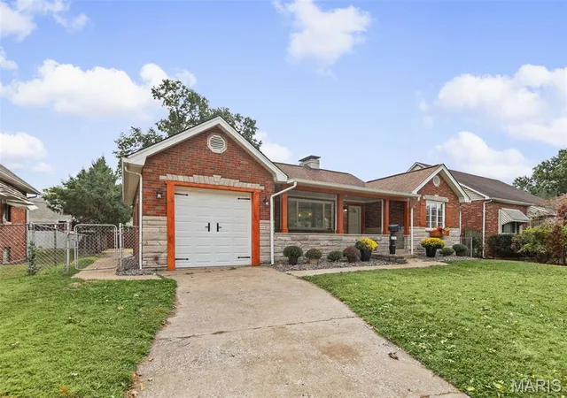 Photo 2 of Single family home for sale at 2746 Grand Ave, Granite City, IL 62040 | MLS# MIS26065525 | Listing updated on 2026-10-20