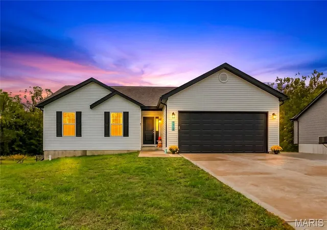 Photo 2 of Single family home for sale at 172 Linder Ln, Winfield, MO 63389 | MLS# MIS26065527 | Listing updated on 2026-10-21