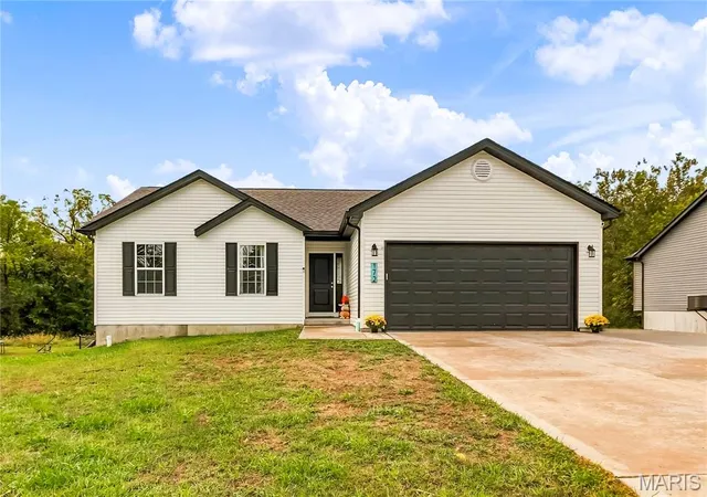 Photo 3 of Single family home for sale at 172 Linder Ln, Winfield, MO 63389 | MLS# MIS26065527 | Listing updated on 2026-10-21
