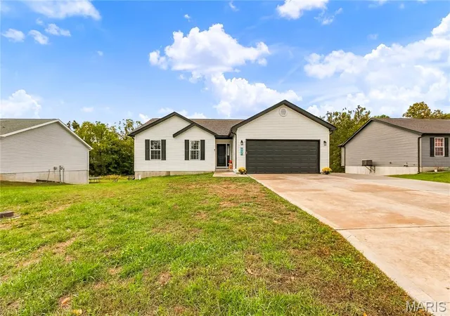 Photo 3 of Single family home for sale at 172 Linder Ln, Winfield, MO 63389 | MLS# MIS26065527 | Listing updated on 2026-10-21