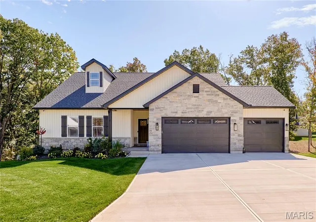 Photo 1 of Single family home for sale at 412 Shady Trl Dr, Troy, MO 63379 | MLS# MIS26065532 | Listing updated on 2026-10-13