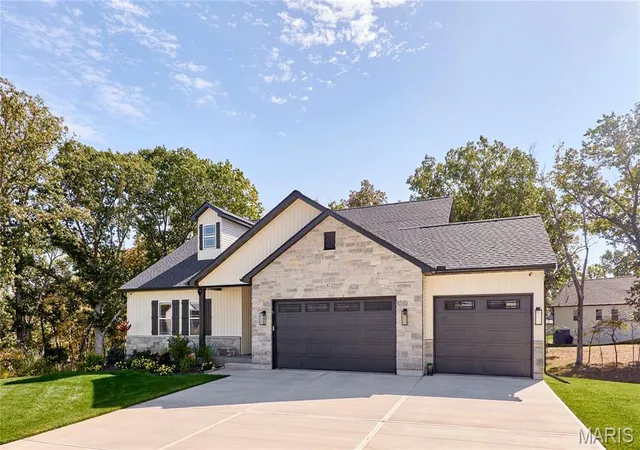 Photo 2 of Single family home for sale at 412 Shady Trl Dr, Troy, MO 63379 | MLS# MIS26065532 | Listing updated on 2026-10-13