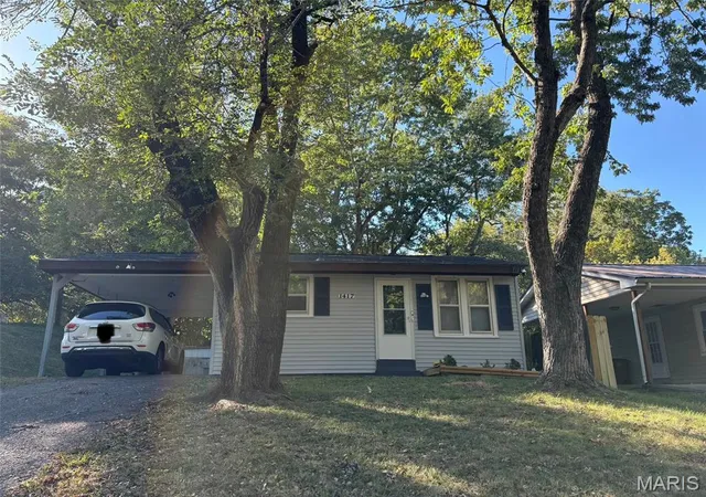 Single family home for sale at 1417 N Missouri St, Cape Girardeau, MO 63701 | MLS# MIS26065534