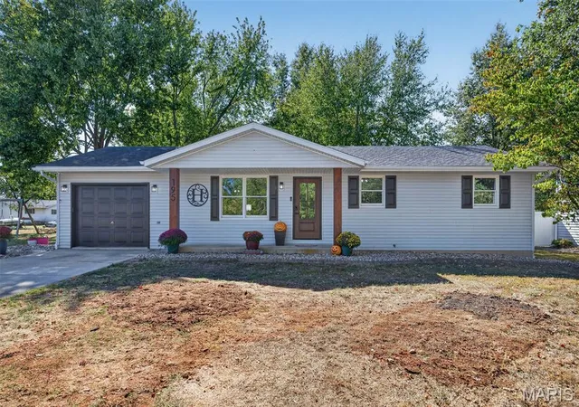 Single family home for sale at 195 Lake Vista Dr, Carlyle, IL 62231 | MLS# MIS26065535