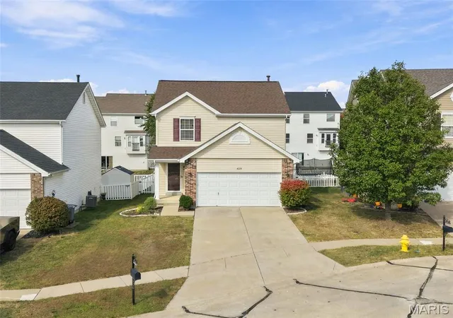 Photo 3 of Sale Pending at 429 Spring Tr, O Fallon, MO 63368 | MLS# MIS26065536 | Listing updated on 2026-10-19