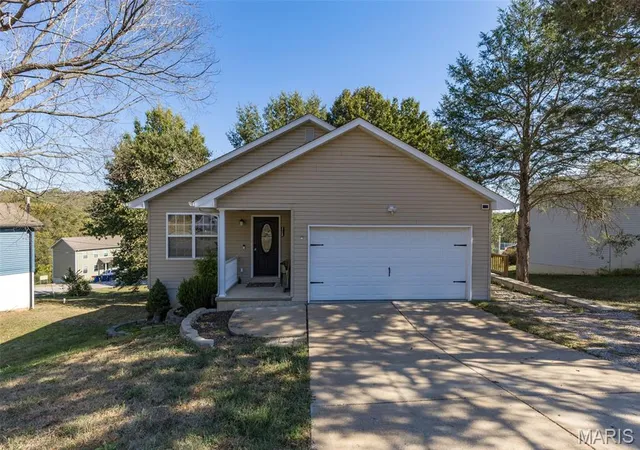 Photo 3 of Single family home for sale at 2113 Meadow Brk, De Soto, MO 63020 | MLS# MIS26065539 | Listing updated on 2026-10-12