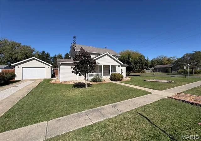 Photo 3 of Single family home for sale at 203 W Kell St, Worden, IL 62097 | MLS# MIS26065543 | Listing updated on 2026-10-13