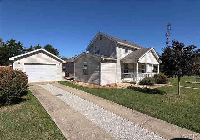 Photo 3 of Single family home for sale at 203 W Kell St, Worden, IL 62097 | MLS# MIS26065543 | Listing updated on 2026-10-13