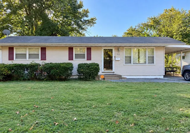 Photo 1 of Single family home for sale at 113 Forestwood Dr, Saint Louis, MO 63135 | MLS# MIS26065544 | Listing updated on 2026-10-12