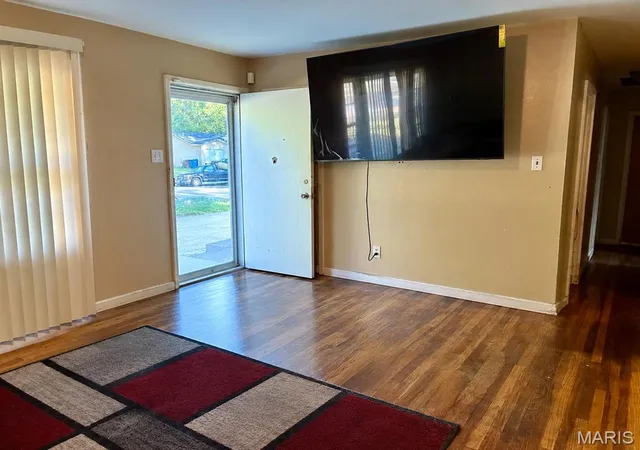 Photo 2 of Single family home for sale at 113 Forestwood Dr, Saint Louis, MO 63135 | MLS# MIS26065544 | Listing updated on 2026-10-12