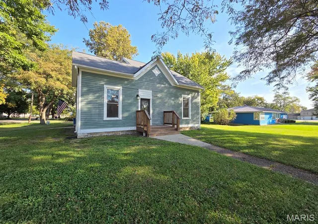Photo 1 of Single family home for sale at 614 White St, Canton, MO 63435 | MLS# MIS26065546 | Listing updated on 2026-10-12