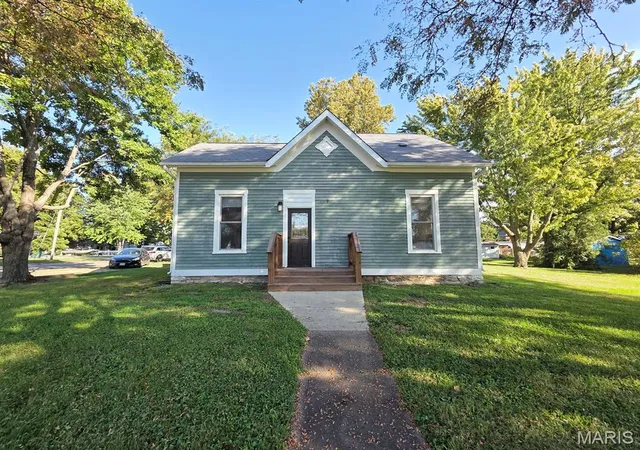 Photo 2 of Single family home for sale at 614 White St, Canton, MO 63435 | MLS# MIS26065546 | Listing updated on 2026-10-12