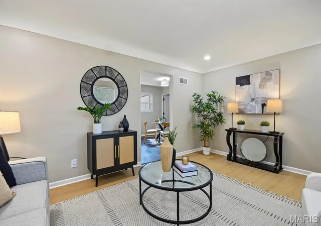 Photo 3 of Single family home for sale at 6928 Wanda Ct, Saint Louis, MO 63116 | MLS# MIS26065547 | Listing updated on 2026-10-20