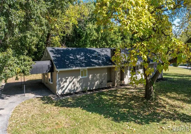 Photo 1 of Sale Pending at 10260 Imperial Dr, Saint Louis, MO 63136 | MLS# MIS26065549 | Listing updated on 2026-10-18
