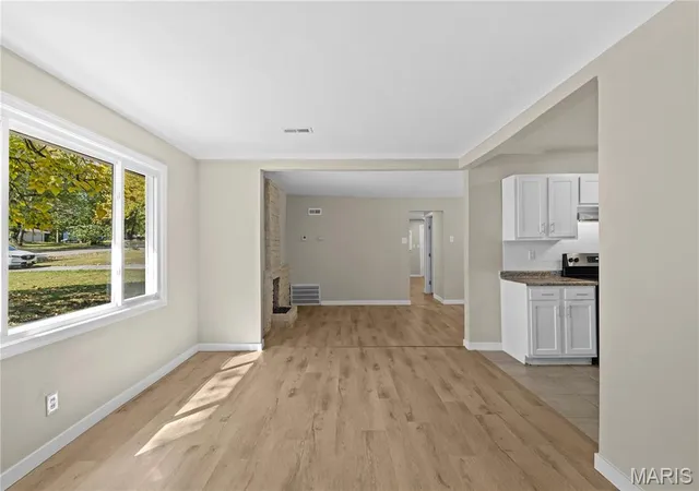 Photo 2 of Sale Pending at 10260 Imperial Dr, Saint Louis, MO 63136 | MLS# MIS26065549 | Listing updated on 2026-10-18