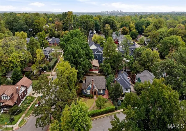 Photo 3 of Sale Pending at 147 Kenilworth Ave, Saint Louis, MO 63119 | MLS# MIS26065558 | Listing updated on 2026-10-19