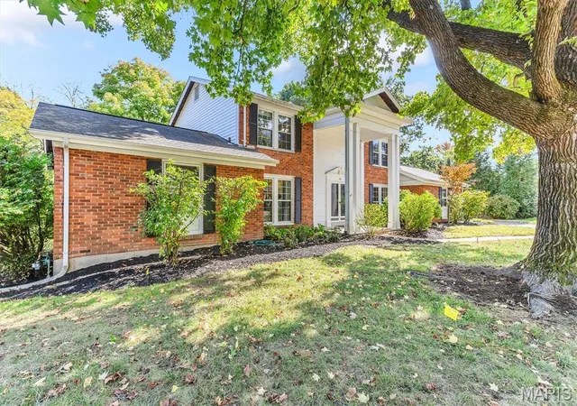 Photo 1 of Single family home for sale at 216 Trailtop Ct, Chesterfield, MO 63017 | MLS# MIS26065563 | Listing updated on 2026-10-28
