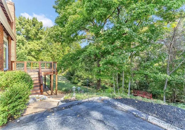Photo 3 of Single family home for sale at 216 Trailtop Ct, Chesterfield, MO 63017 | MLS# MIS26065563 | Listing updated on 2026-10-28