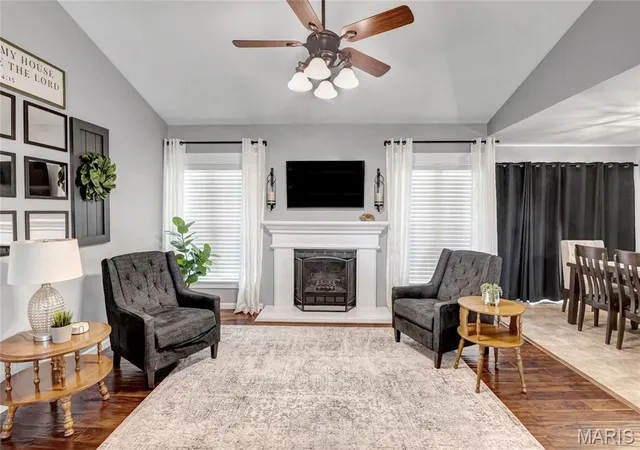 Photo 3 of Single family home for sale at 23 Bay Hl Dr, Saint Peters, MO 63366 | MLS# MIS26065564 | Listing updated on 2026-10-16