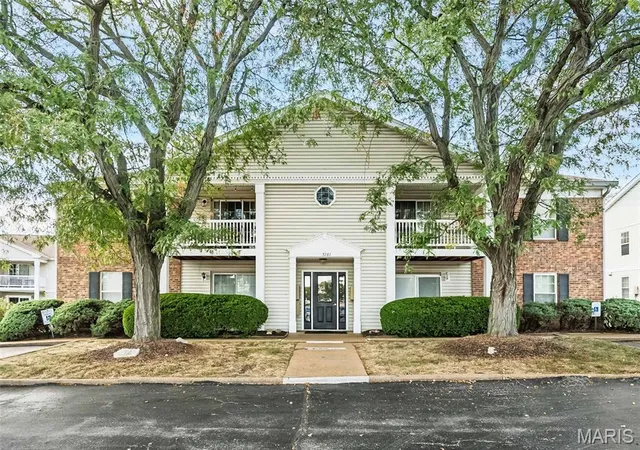 Condo for sale at 5281 Cricket Glen Ct #G, Saint Louis, MO 63129 | MLS# MIS26065566