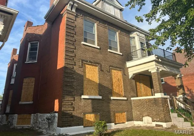 Photo 3 of Single family home for sale at 3950 Palm St, Saint Louis, MO 63107 | MLS# MIS26065570 | Listing updated on 2026-10-12