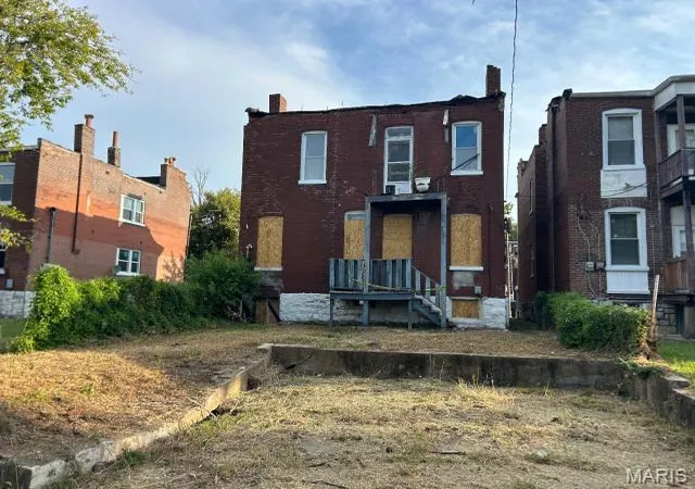 Photo 3 of Single family home for sale at 3950 Palm St, Saint Louis, MO 63107 | MLS# MIS26065570 | Listing updated on 2026-10-12