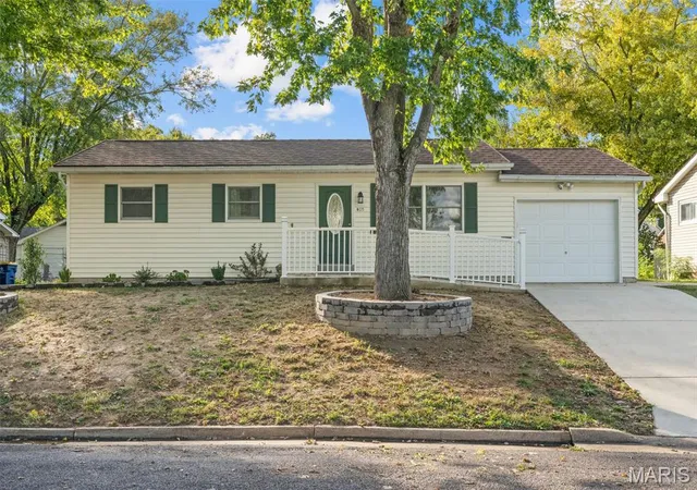 Single family home for sale at 805 Elm St, Washington, MO 63090 | MLS# MIS26065577