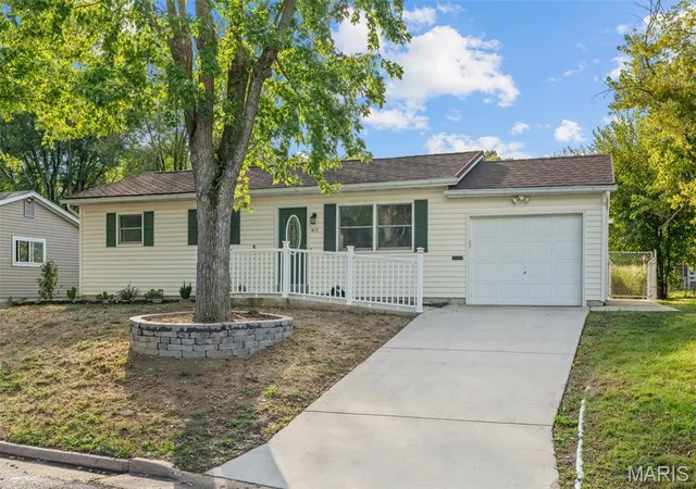 Photo 1 of Single family home for sale at 805 Elm St, Washington, MO 63090 | MLS# MIS26065577 | Listing updated on 2026-10-19