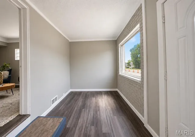 Photo 3 of Single family home for sale at 2648 Madison Ave, Granite City, IL 62040 | MLS# MIS26065582 | Listing updated on 2026-10-16