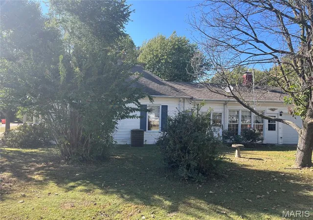 Single family home for sale at 201 W King St, Sorento, IL 62086 | MLS# MIS26065594