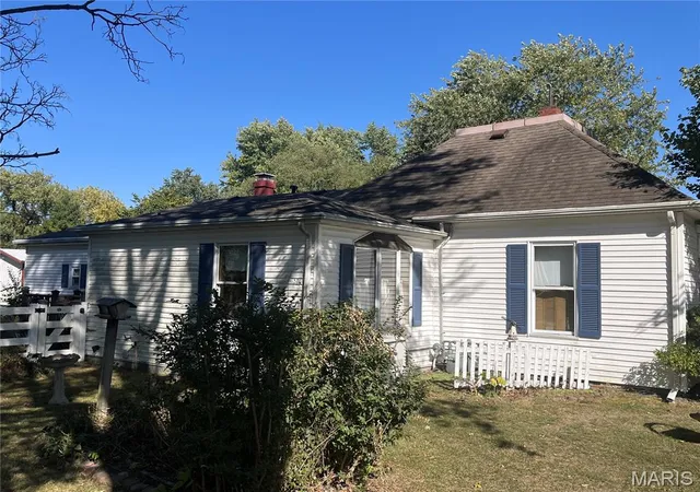 Photo 3 of Single family home for sale at 201 W King St, Sorento, IL 62086 | MLS# MIS26065594 | Listing updated on 2026-10-12