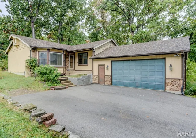 Single family home for sale at 533 Snipes Dr, Saint Charles, MO 63303 | MLS# MIS26065598