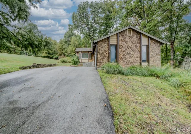 Photo 1 of Single family home for sale at 533 Snipes Dr, Saint Charles, MO 63303 | MLS# MIS26065598 | Listing updated on 2026-10-16