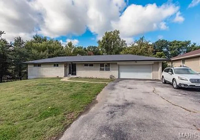 Photo 2 of Sale Pending at 6909 Christopher Dr, Saint Louis, MO 63129 | MLS# MIS26065602 | Listing updated on 2026-10-18