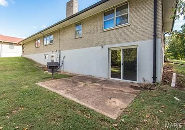 Photo 3 of Sale Pending at 6909 Christopher Dr, Saint Louis, MO 63129 | MLS# MIS26065602 | Listing updated on 2026-10-18