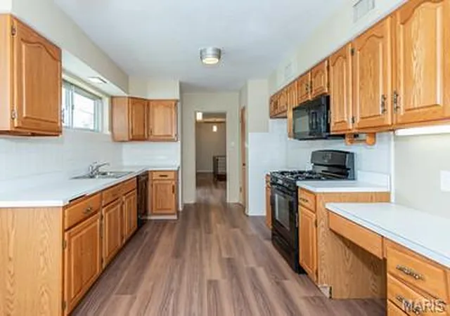 Photo 4 of Sale Pending at 6909 Christopher Dr, Saint Louis, MO 63129 | MLS# MIS26065602 | Listing updated on 2026-10-18