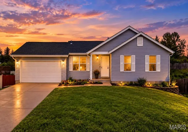 Photo 1 of Single family home for sale at 16 Devondale Pl, Saint Peters, MO 63376 | MLS# MIS26065612 | Listing updated on 2026-10-19