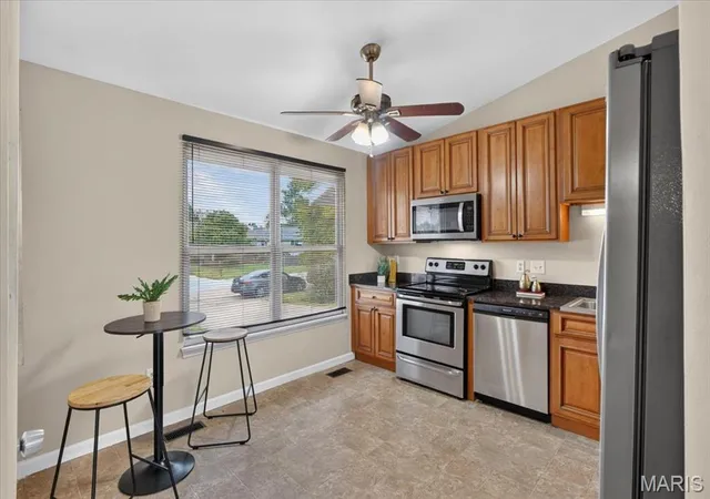 Photo 4 of Single family home for sale at 16 Devondale Pl, Saint Peters, MO 63376 | MLS# MIS26065612 | Listing updated on 2026-10-19