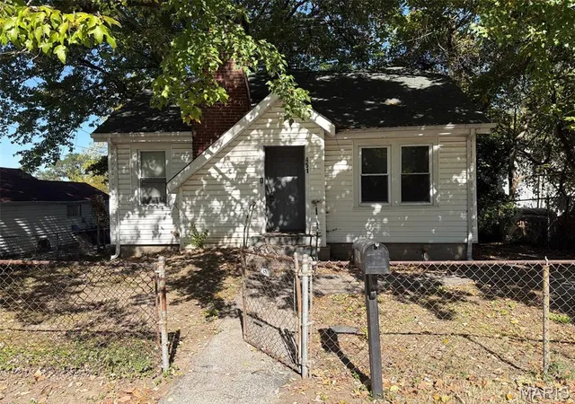 Photo 1 of Single family home for sale at 451 Northridge Dr, Saint Louis, MO 63137 | MLS# MIS26065628 | Listing updated on 2026-10-12
