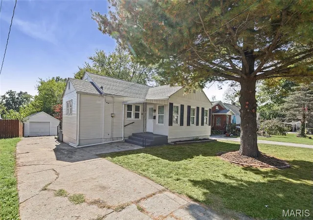 Photo 4 of Single family home for sale at 309 Maurice St, Alton, IL 62002 | MLS# MIS26065629 | Listing updated on 2026-10-21